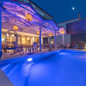 Aparthotel Adonis